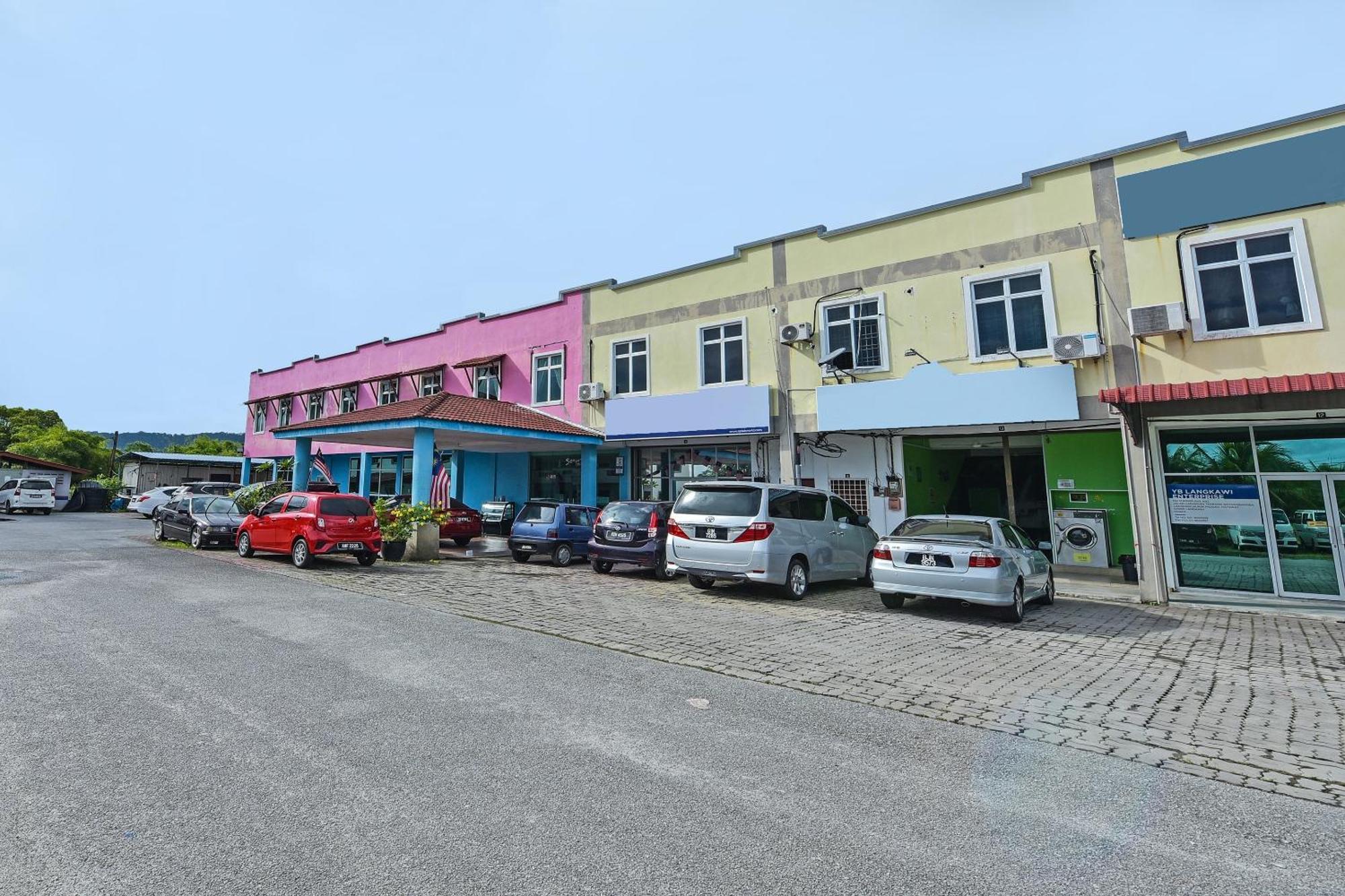 OYO 275 Senyum Inn Pantai Cenang  Exterior foto